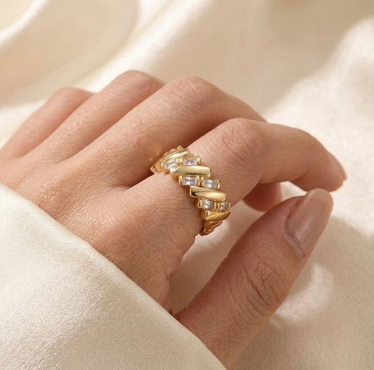 Aurora Link Adjustable Ring